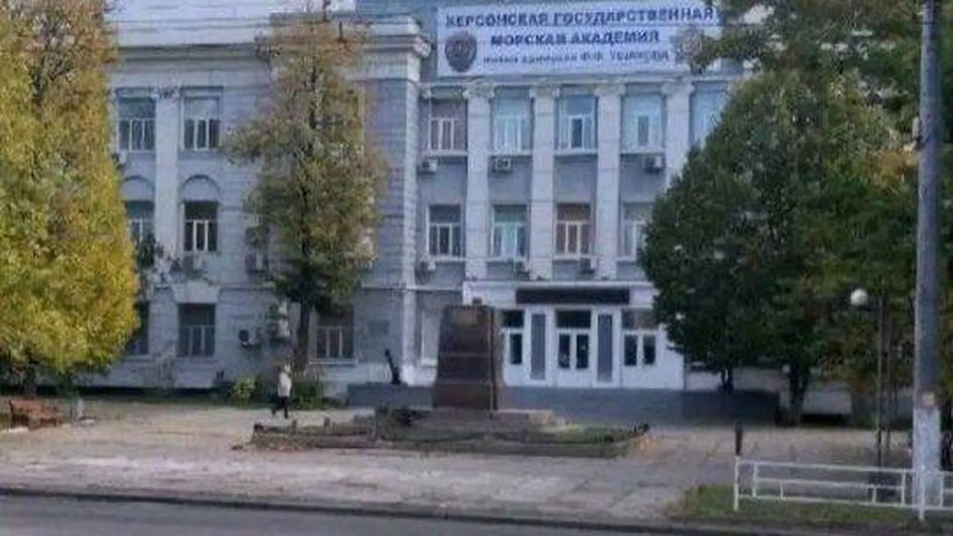 «Суворов собирайся, мы уходим»: россияне шутят об исчезновении памятников в Херсоне
