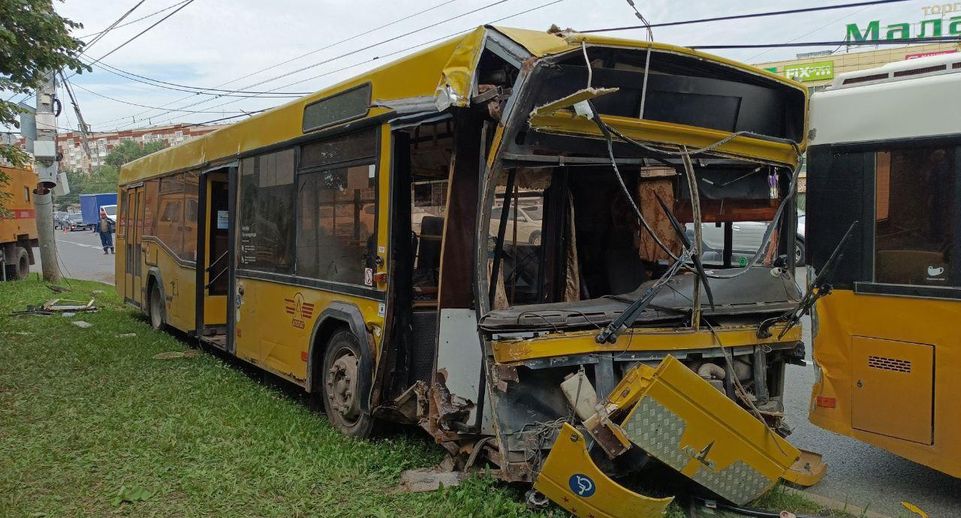 Шесть человек пострадали в Ижевске при столкновении двух автобусов