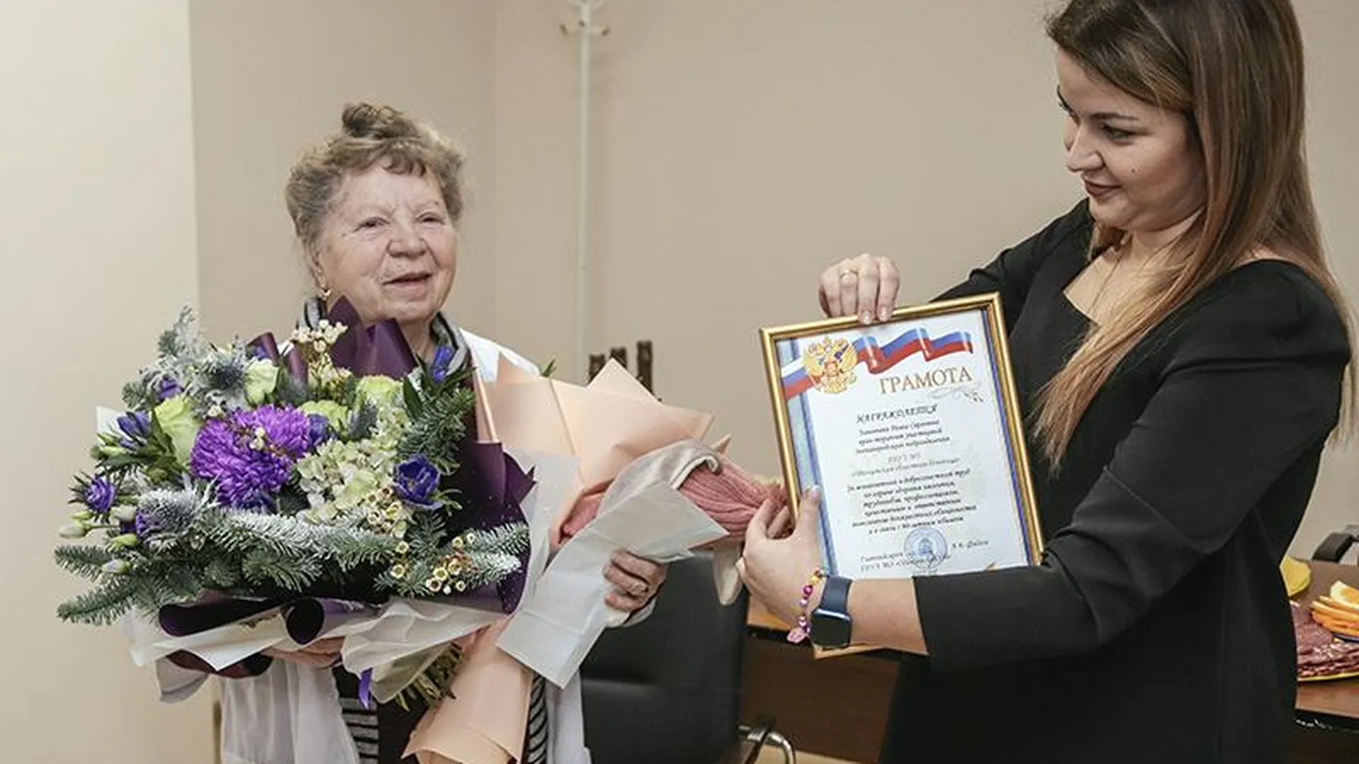 Старейший терапевт Подмосковья решила уйти на пенсию в 90 лет ради правнуков