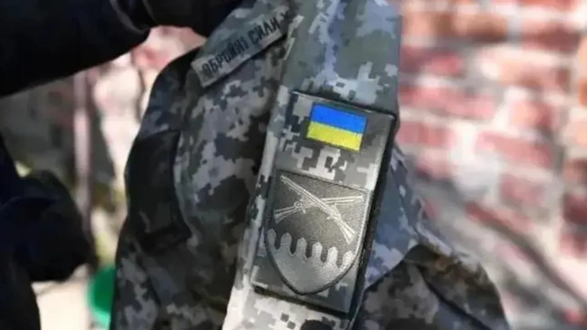Украинские военкомы в жесткой форме раздали повестки депутатам Горсовета Канева