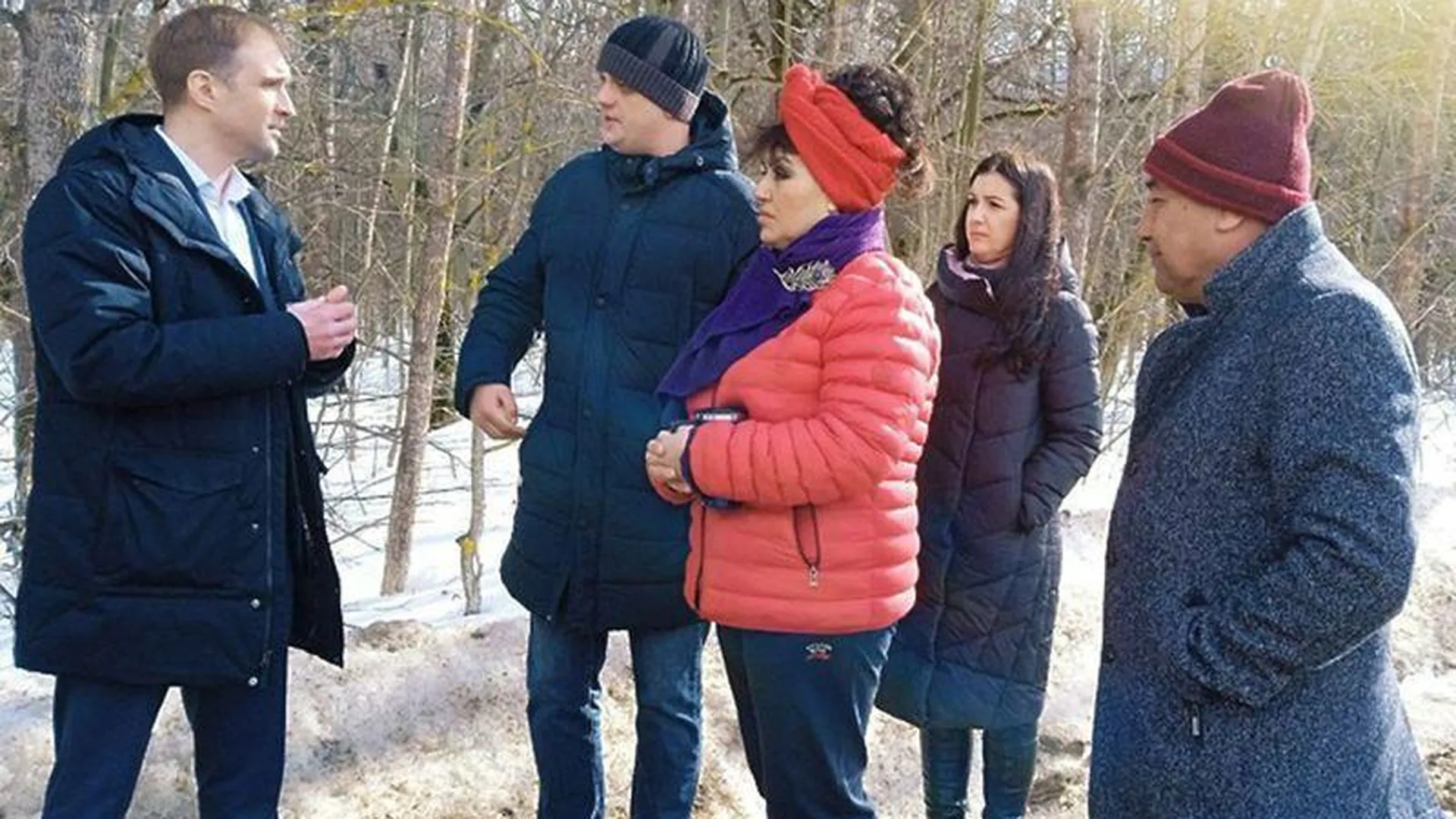 Первый заместитель Главы горокруга Чехов проверил работу по установке водопропускной трубы в Сандарово