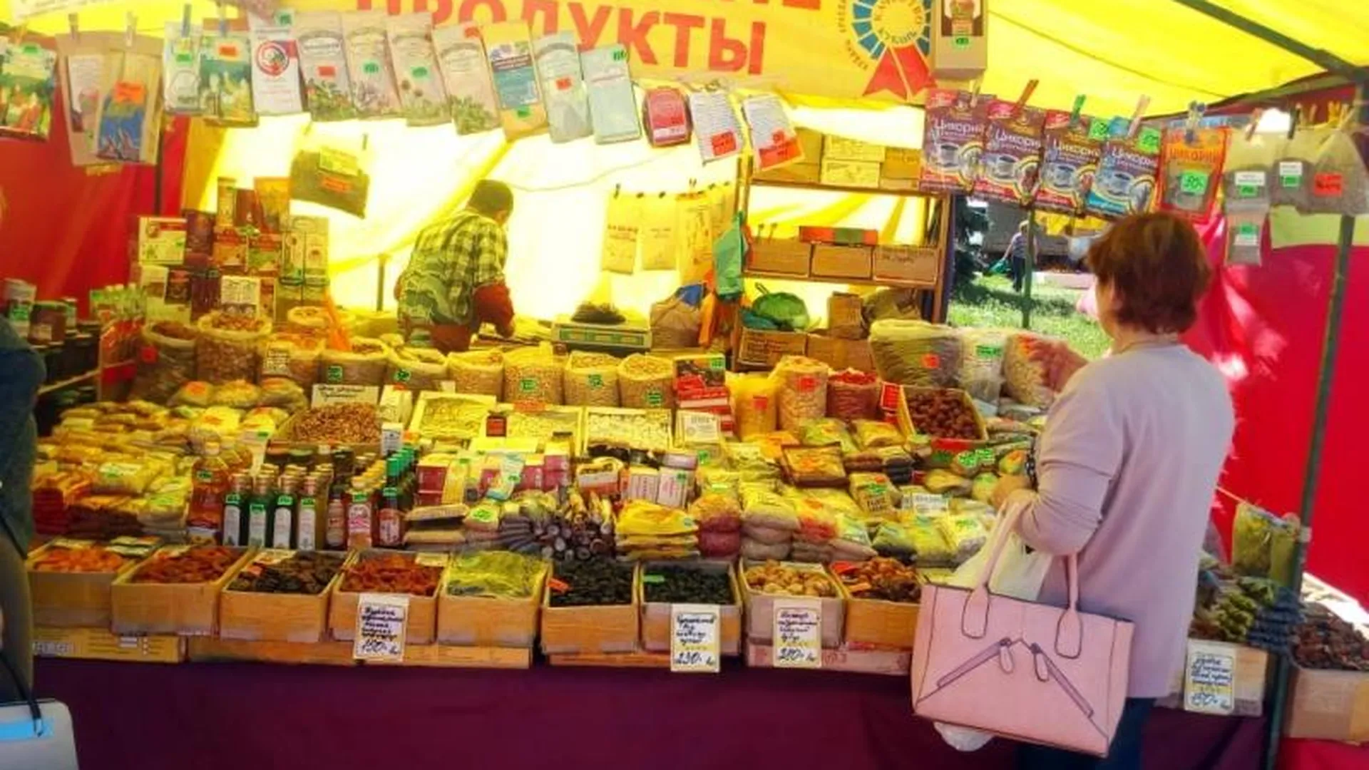 Одну тонну овощей купили жители Раменского на социальной ярмарке