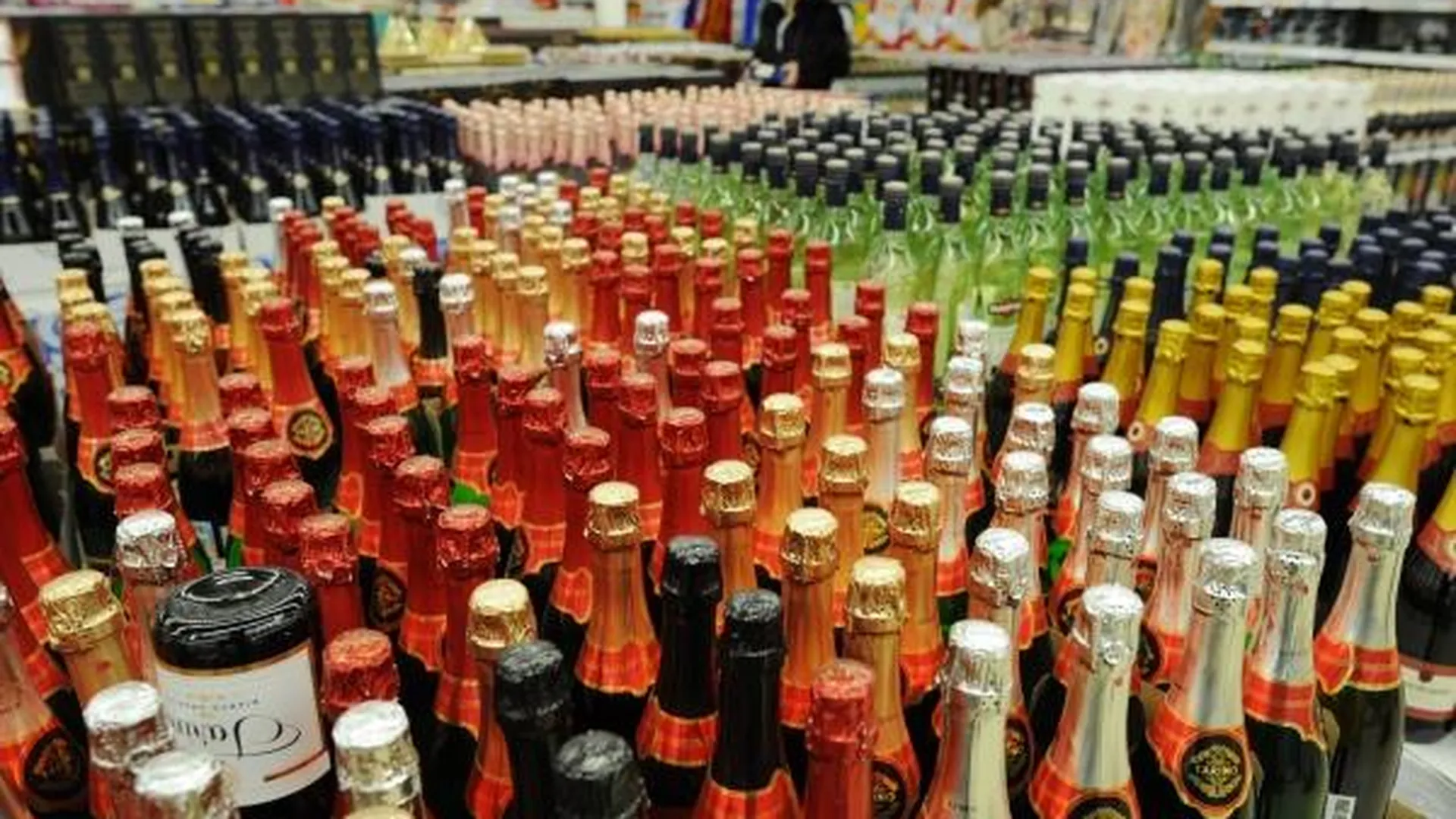 Около 80% магазинов Подмосковья, продающих алкоголь, подключили к ЕГАИС