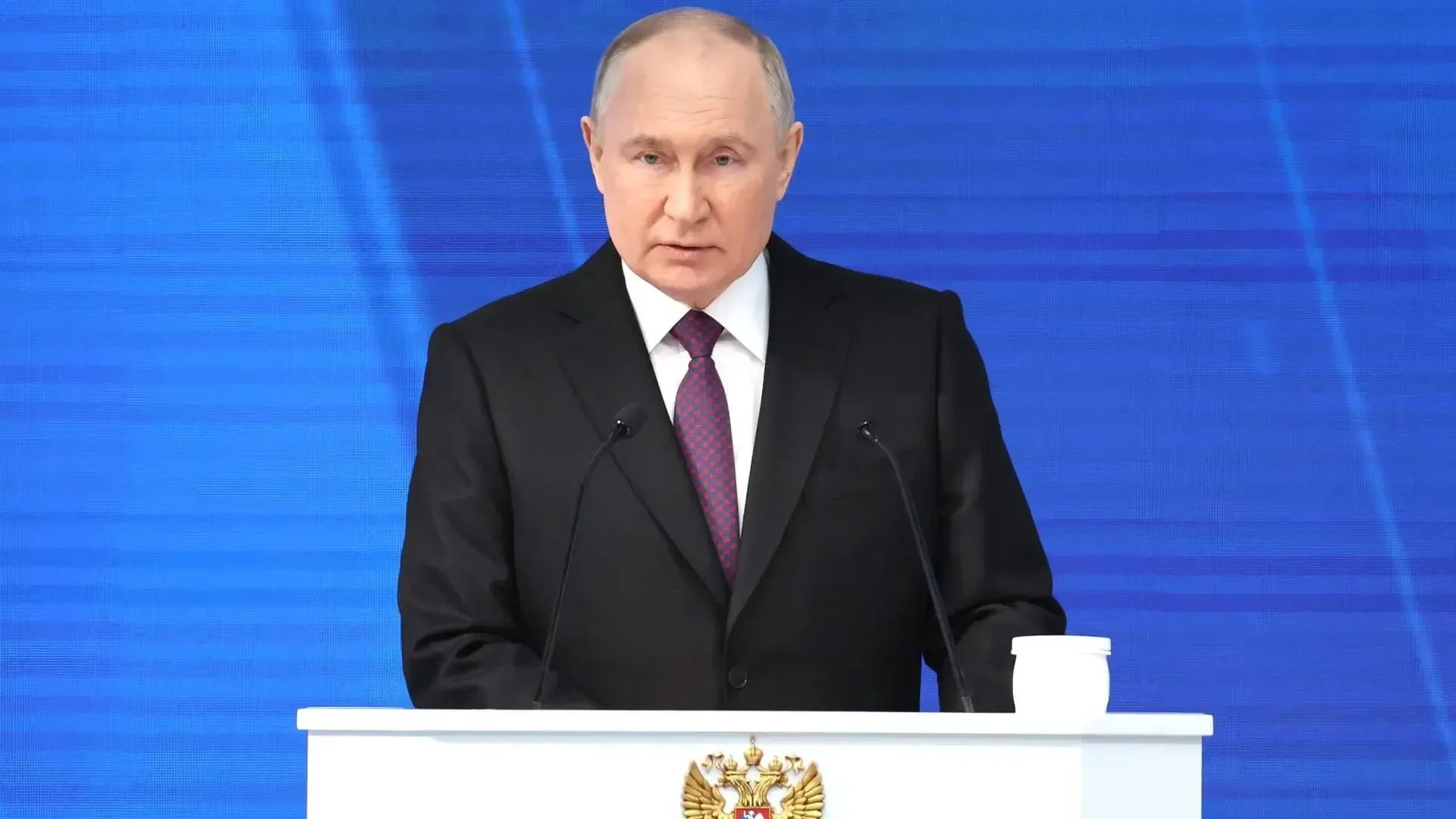 Владимир Путин: Объем вредных выбросов в атмосферу по стране должен быть сокращен вдвое
