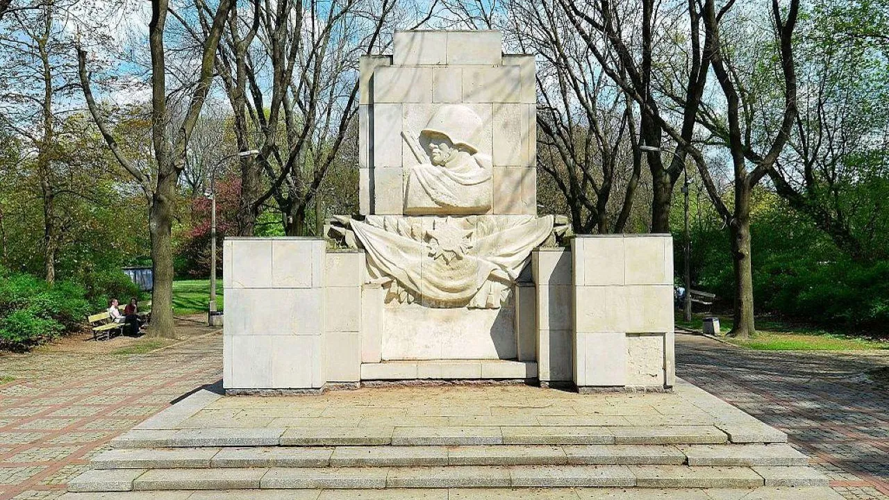 Памятник Благодарности Солдатам Красной Армии в Варшаве, снесенный в 2018 году