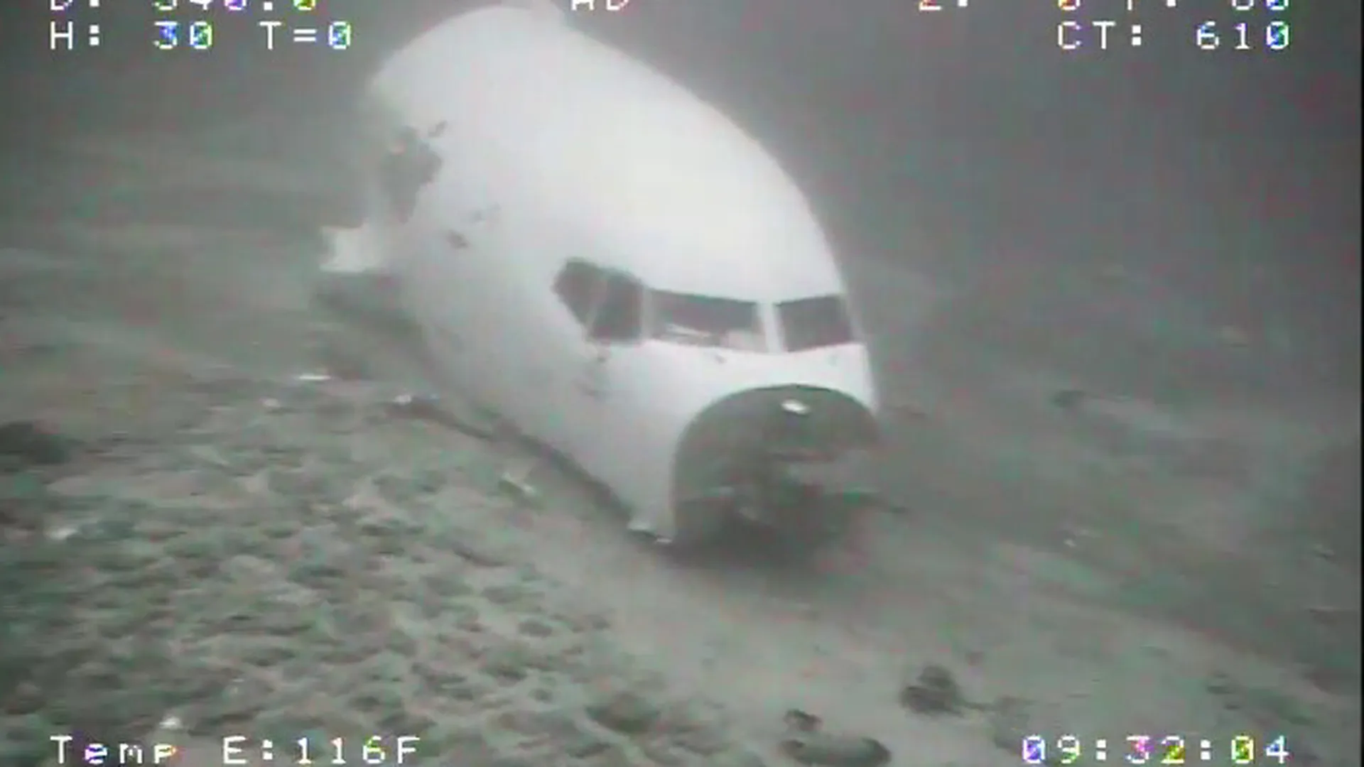 Падение самолета в воду. B737 200 грузовой Transair. Аварийная посадка самолета. Transair Flight 810. Боинг 737 под водой.