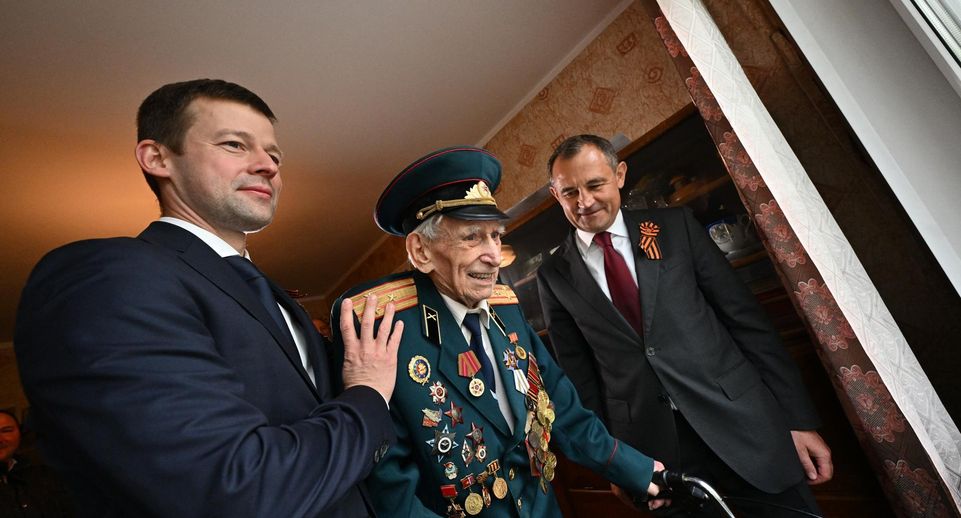 Депутат Брынцалов поздравил ветерана из Балашихи с Днем Победы