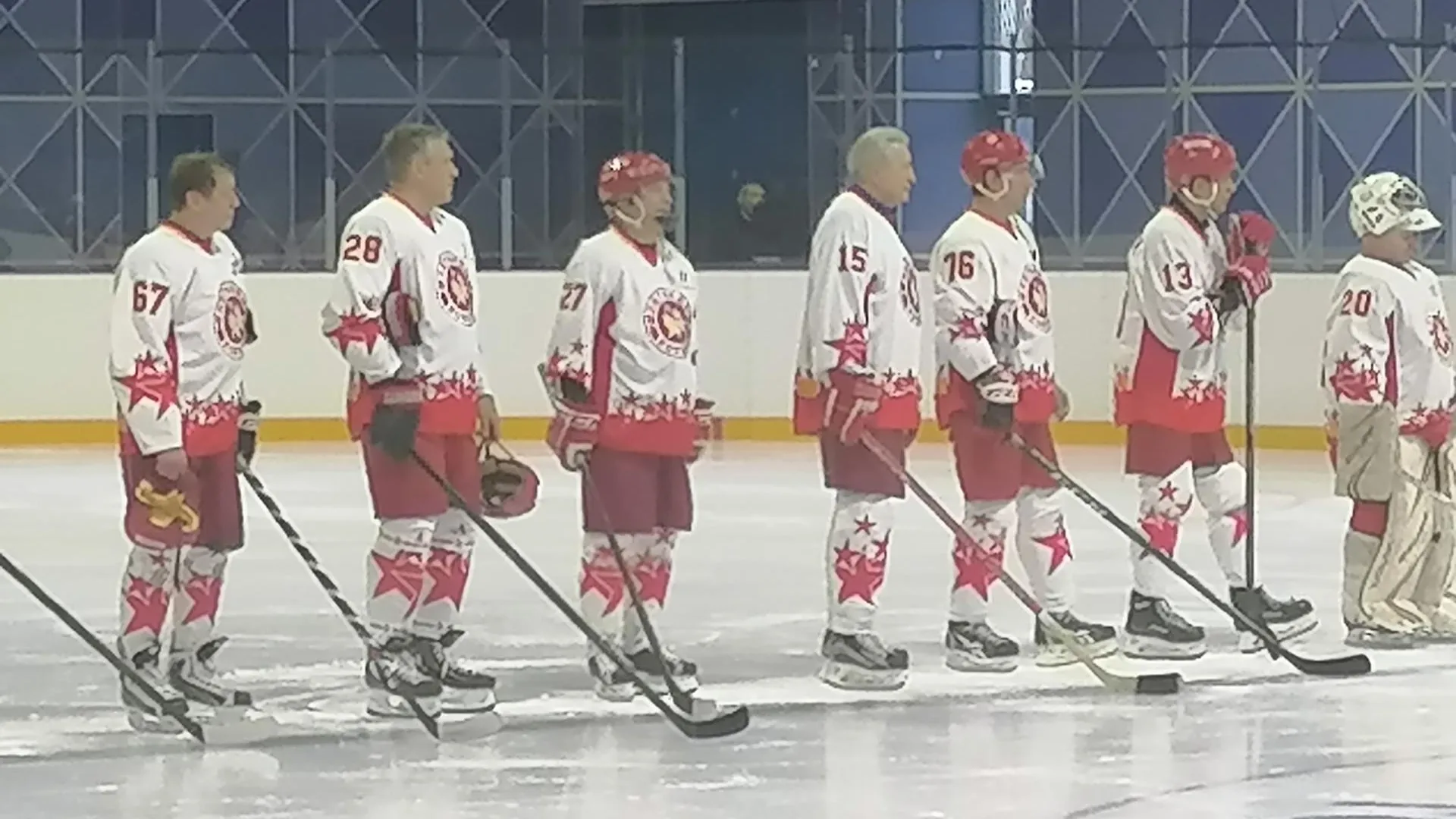 В подмосковном Орехово-Зуеве матчем легенд хоккея открыли ФОК с ледовой ареной