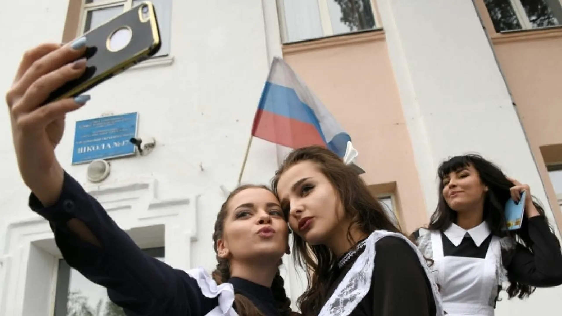 Психолог Лукьянов категорически против запрета мобильных телефонов в школах