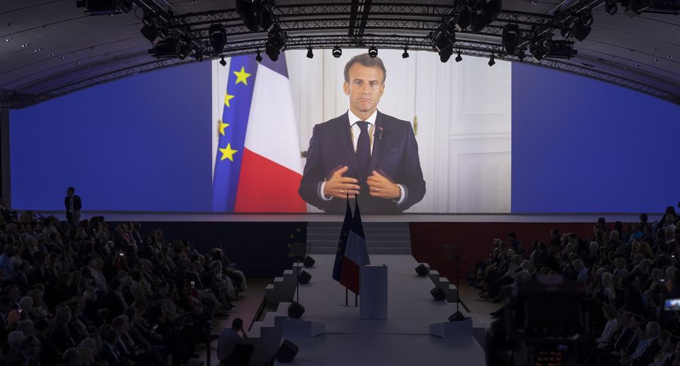 Песков: партия Макрона теряет позиции, потому что французам что-то не нравится