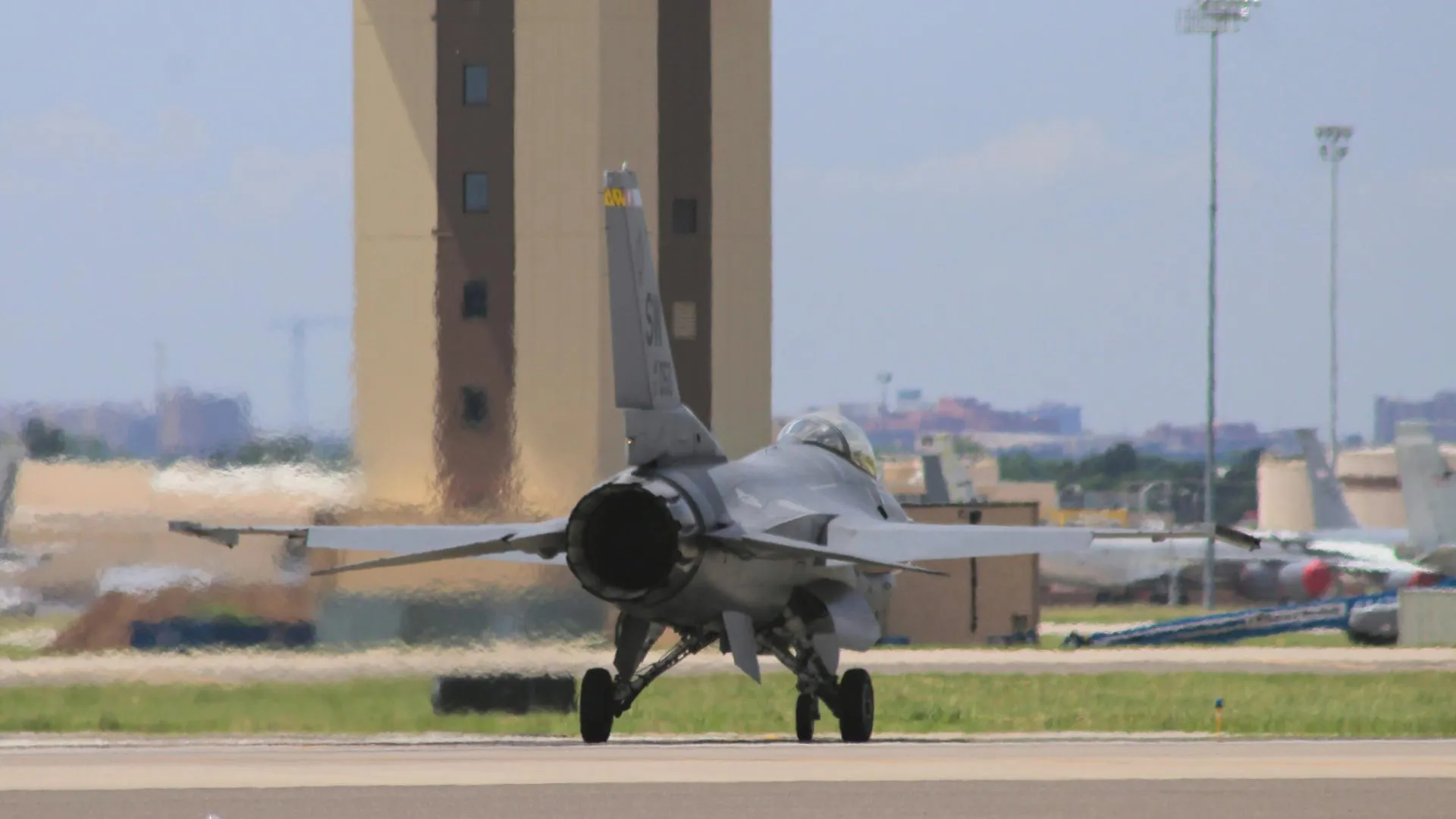 Стало известно, когда на Украине могут появиться первые истребители F-16