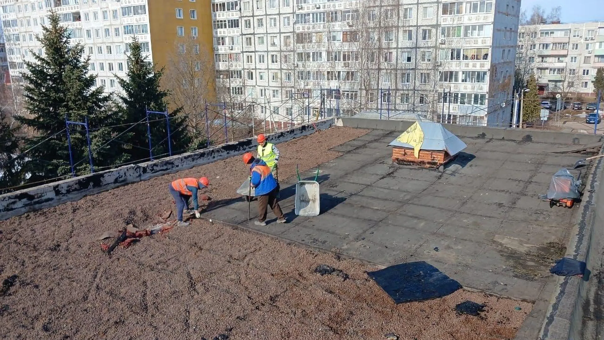 «Работа в здании кипит»: строители приступили к фасадным и кровельным работам в Луховицкой школе № 2