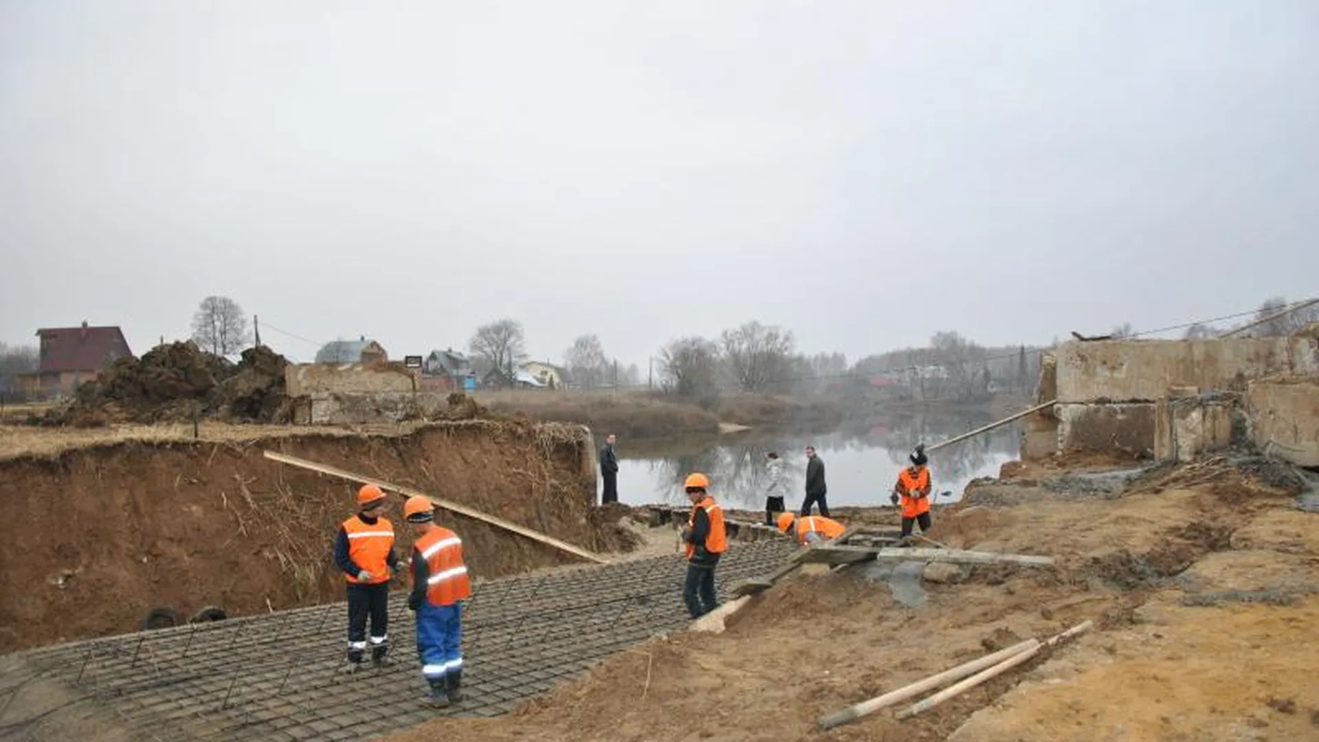 Ремонт плотины на реке Гнилуша Озерского района закончат в декабре