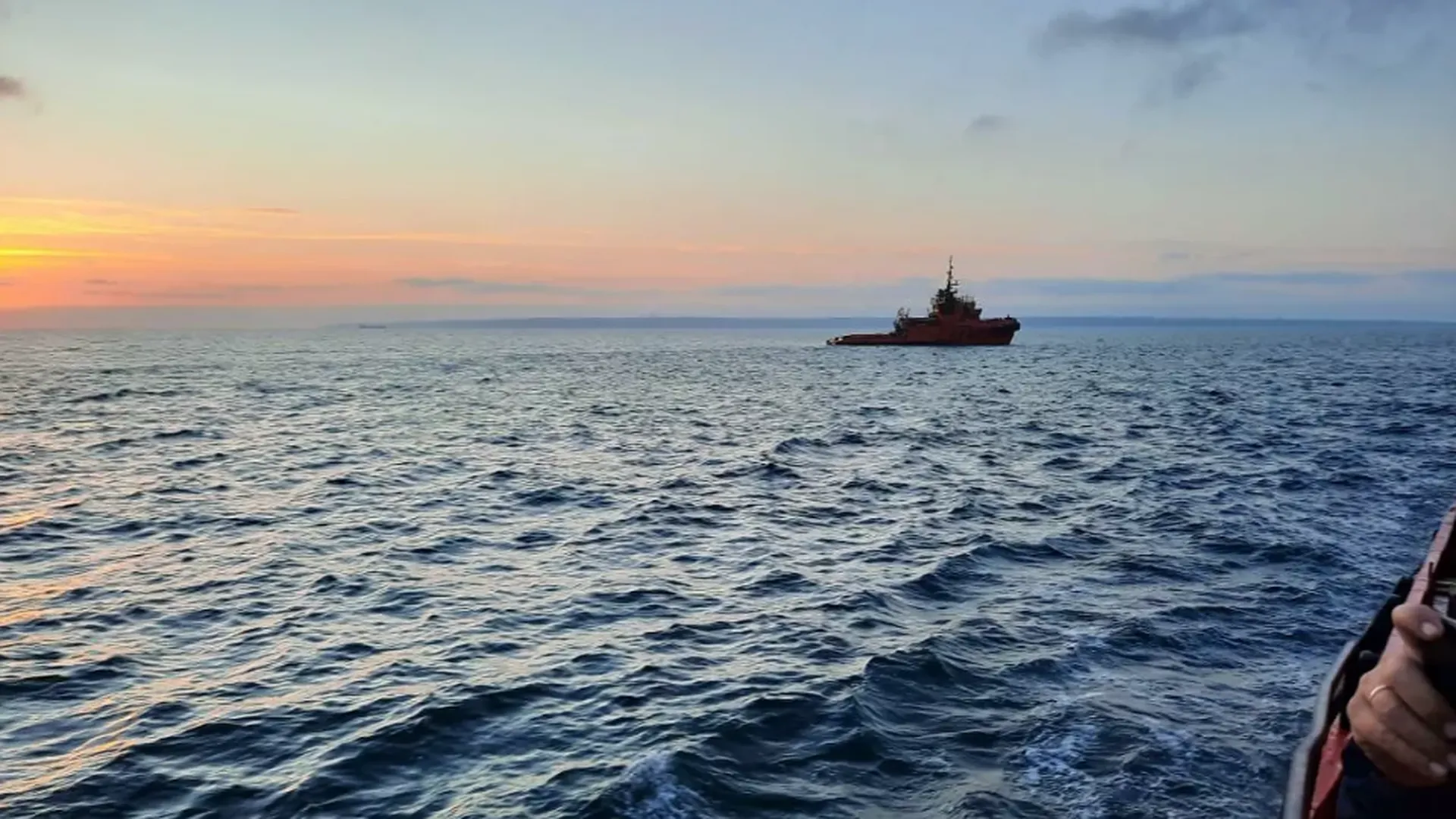 Поиски моряков с танкера в Азовском море прекратились. Они не дали результатов