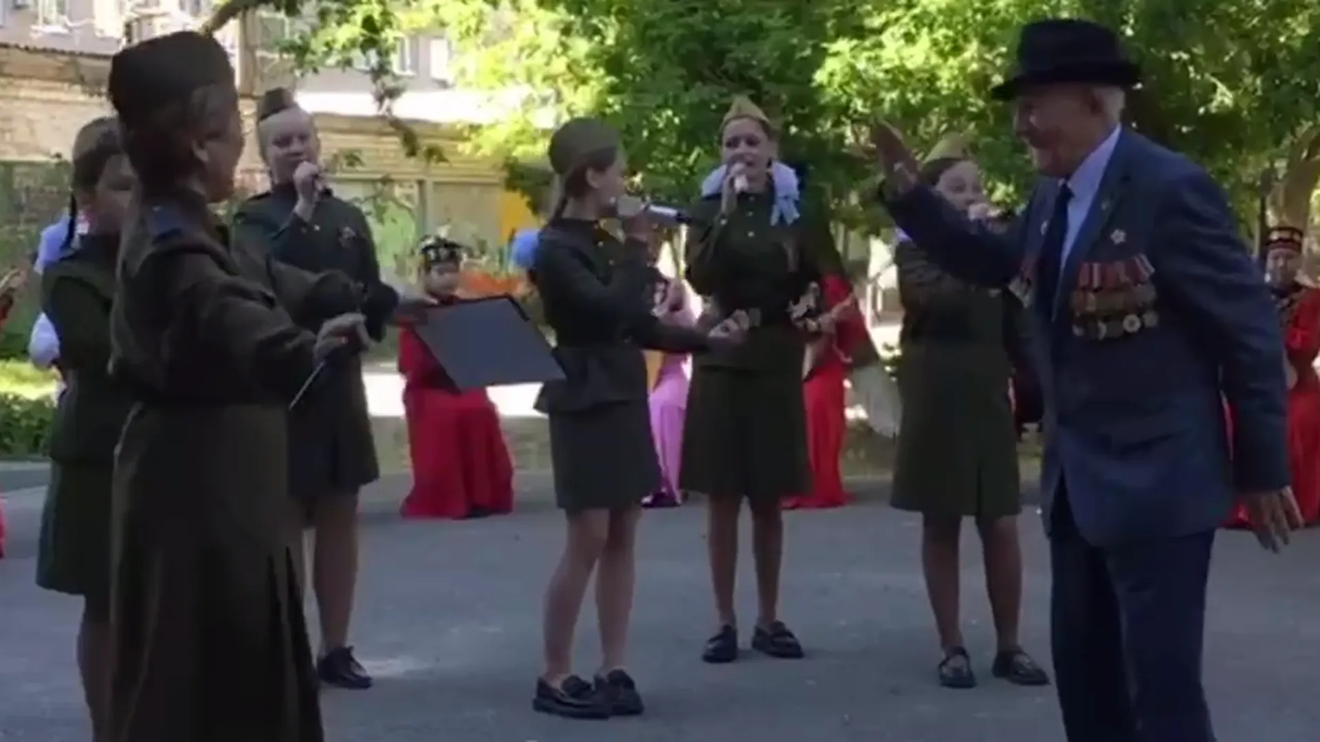 Ветерана ВОВ поздравили в Калмыкии с наступающим Днем Победы