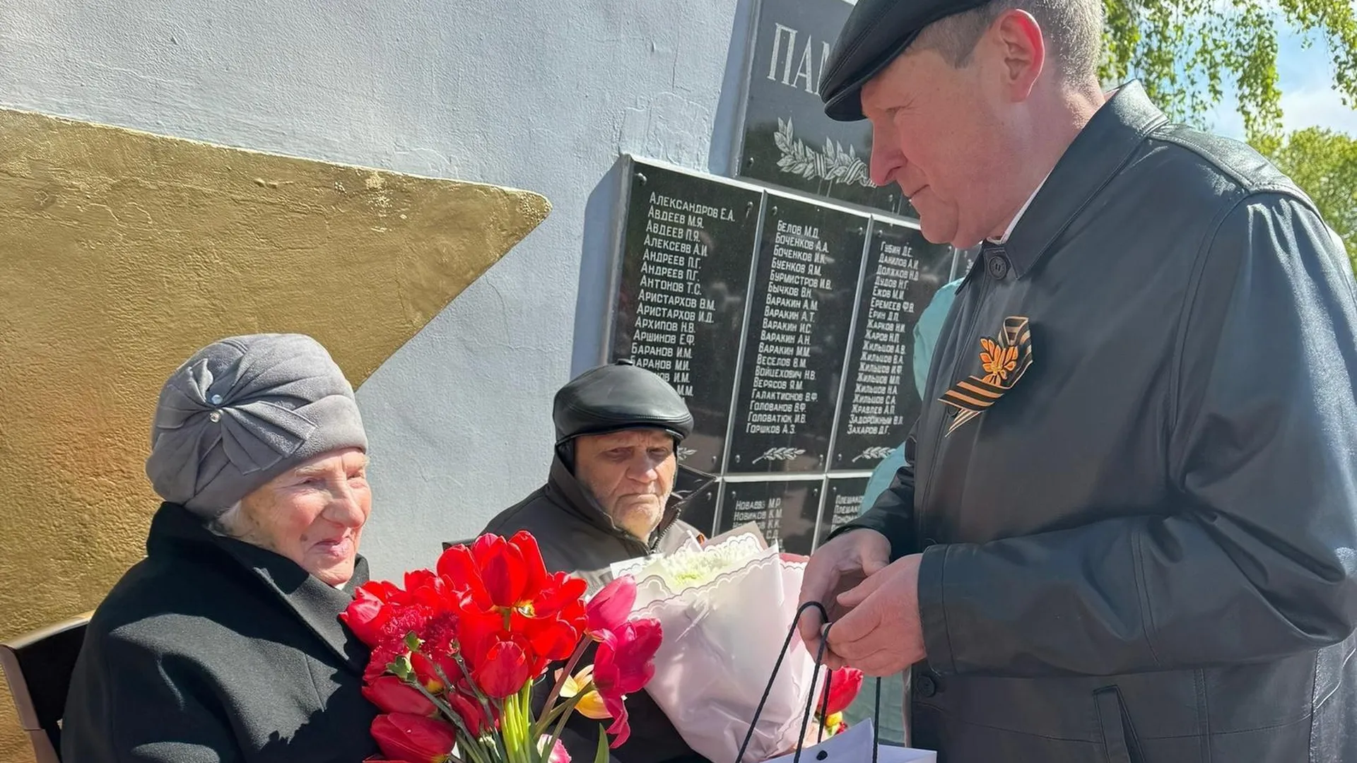 Депутат Мособлдумы Барсуков поздравил ветеранов с 9 Мая