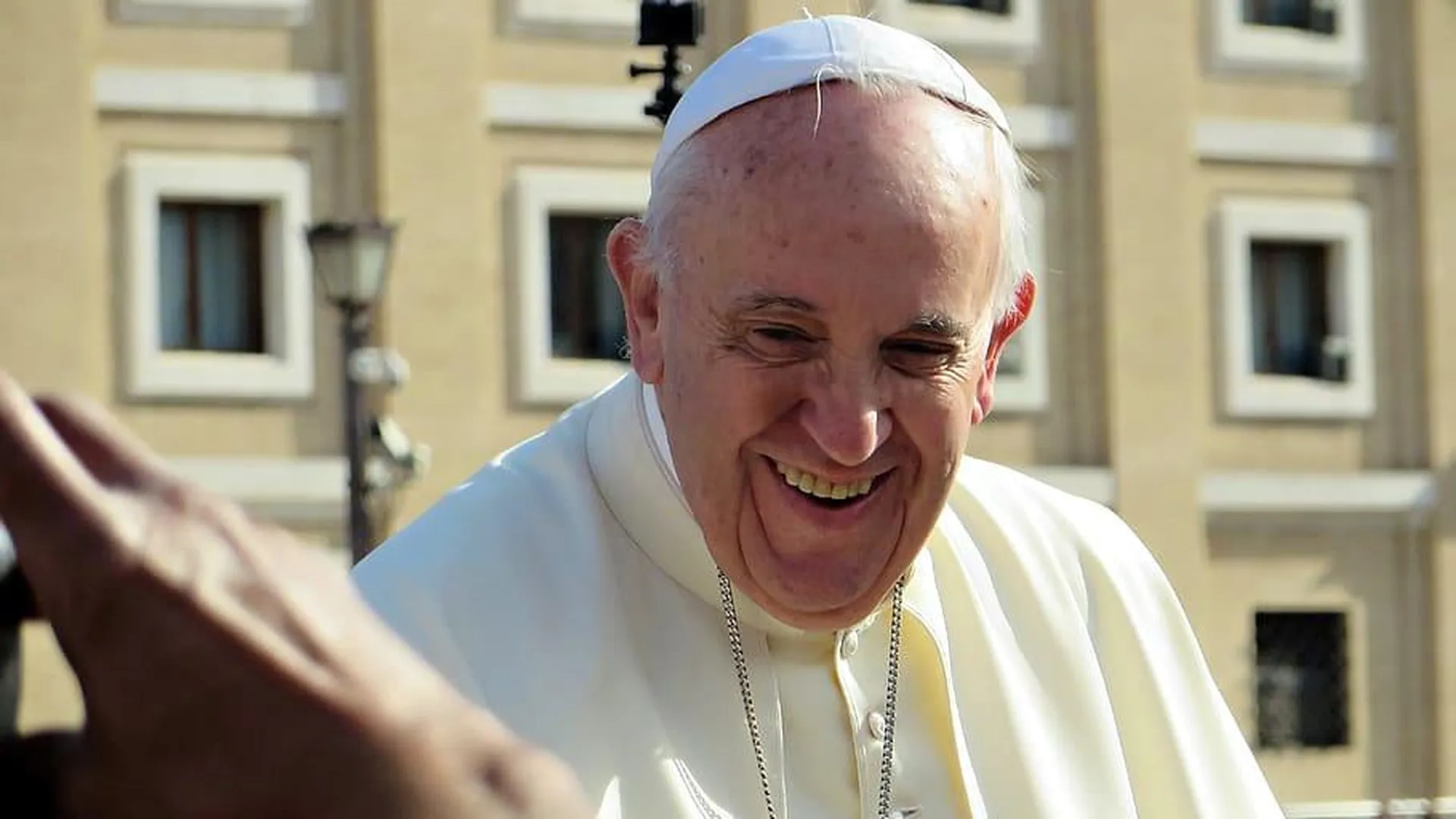 Папа римский покинул больницу после операции