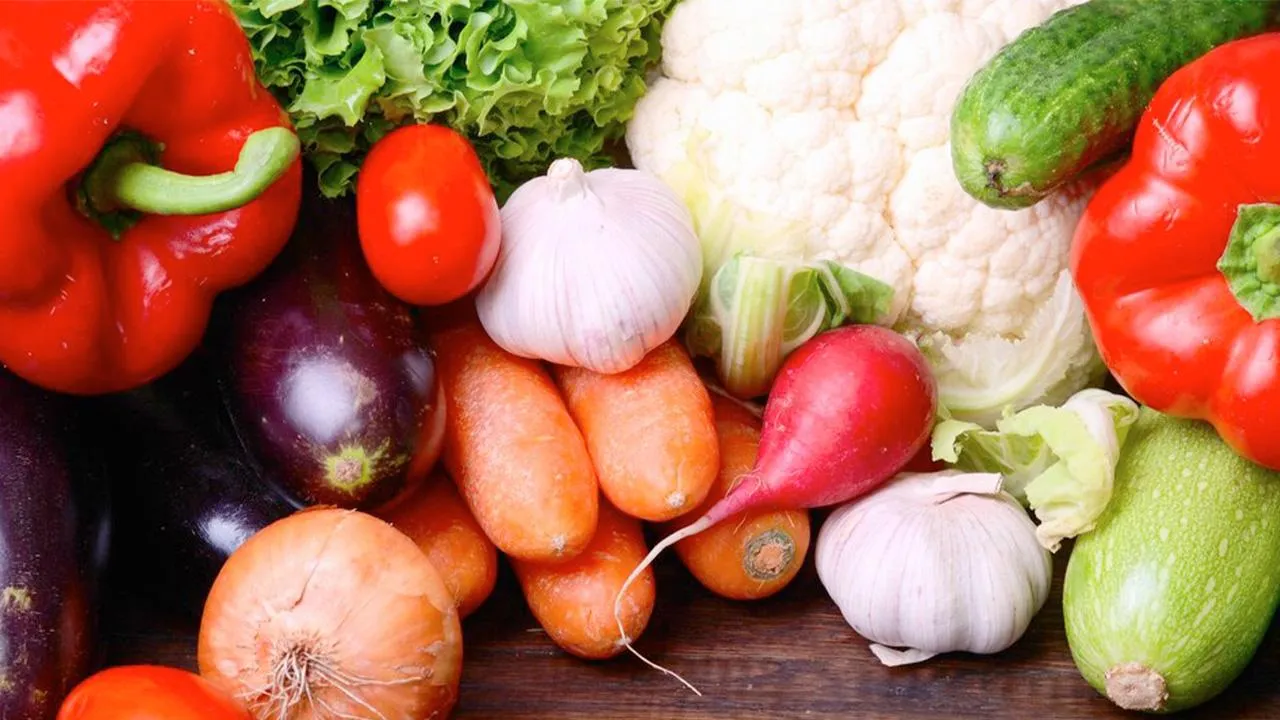 Вред вплоть до онкологии: названы овощи, которые можно есть только сырыми