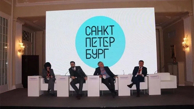 Жители Подмосковья высмеяли новый логотип СПб за 7 млн руб. и предложили свои варианты