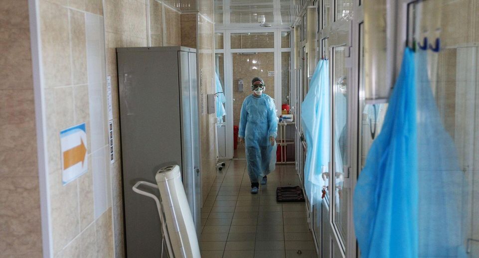 Санитарка из Екатеринбурга сломала позвоночник, перенося пациента