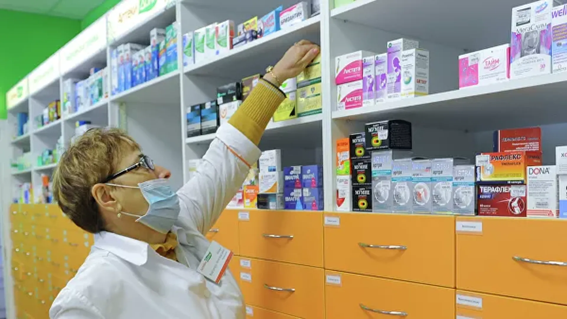 Лекарства санкции. Аптекарь занимается торговлей?. Аптека лекарства. Компьютер и лекарства. Аптеках их не было.