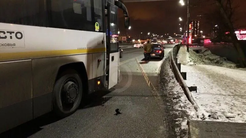 Таксист врезался в переполненный автобус в Одинцовском районе