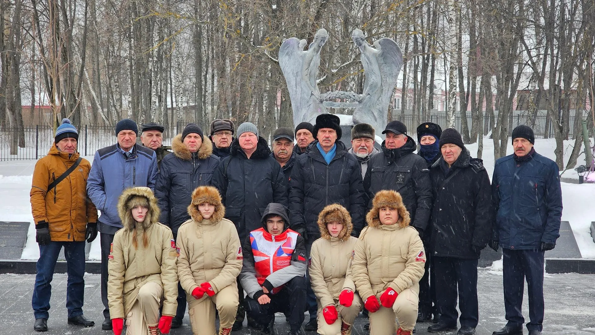В честь Дня воина-интернационалиста на Аллее Славы в городе Луховицы прошел митинг