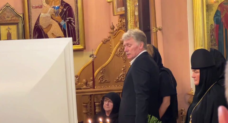 Песков прибыл на церемонию прощания с Анастасией Заворотнюк