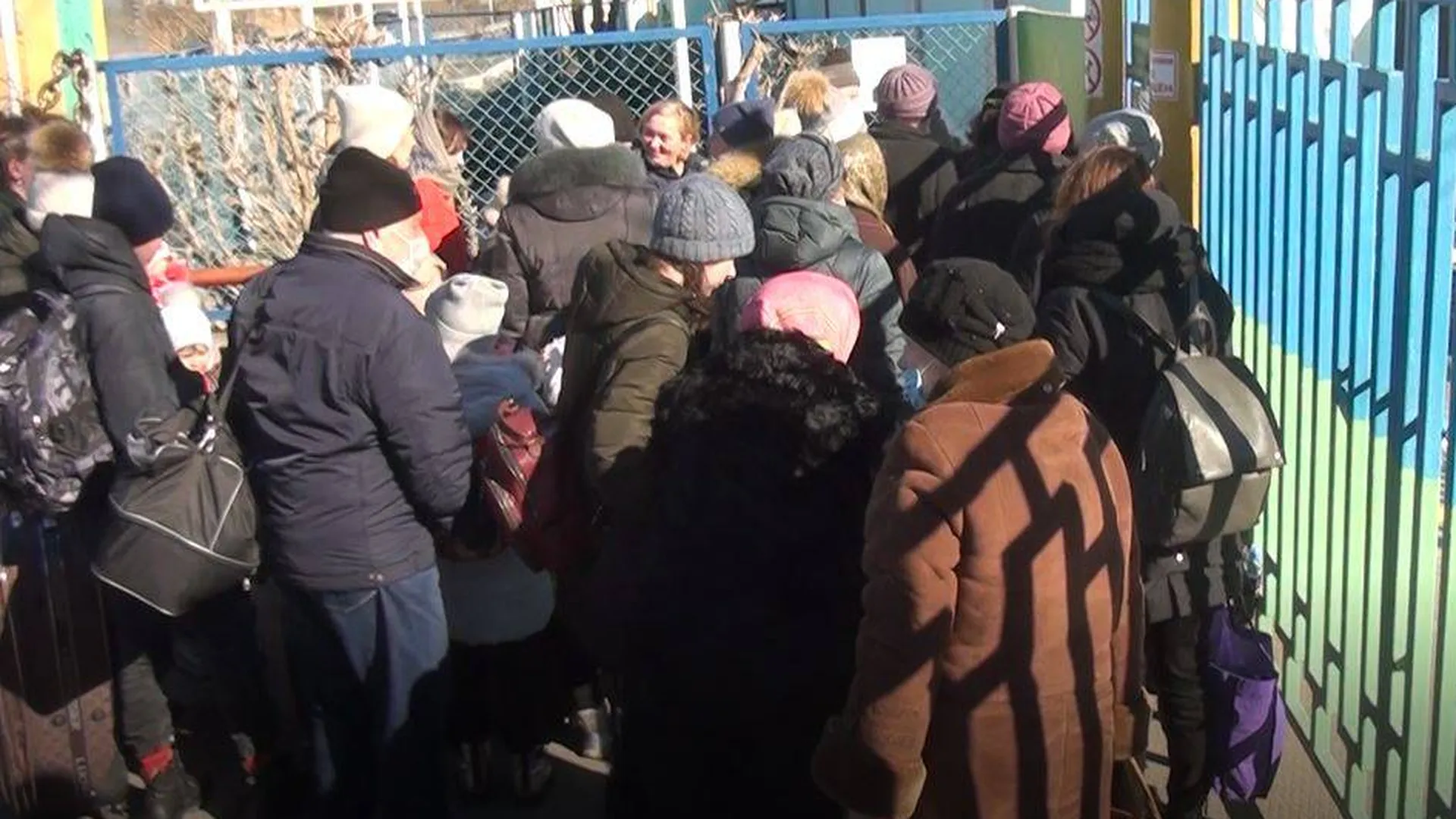 Бежали от стрельбы и спасали детей. Как приехавшие в Россию беженцы пересекали границу