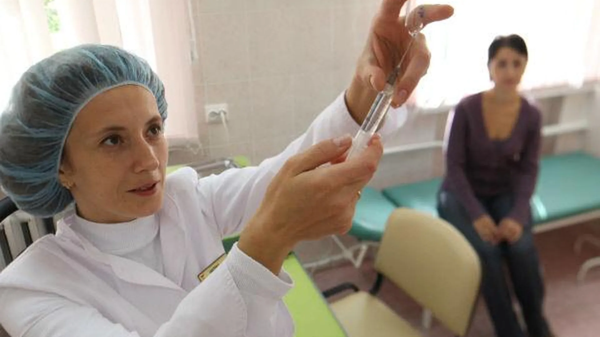 Власти региона трудоустроят врачей из Донецкой области