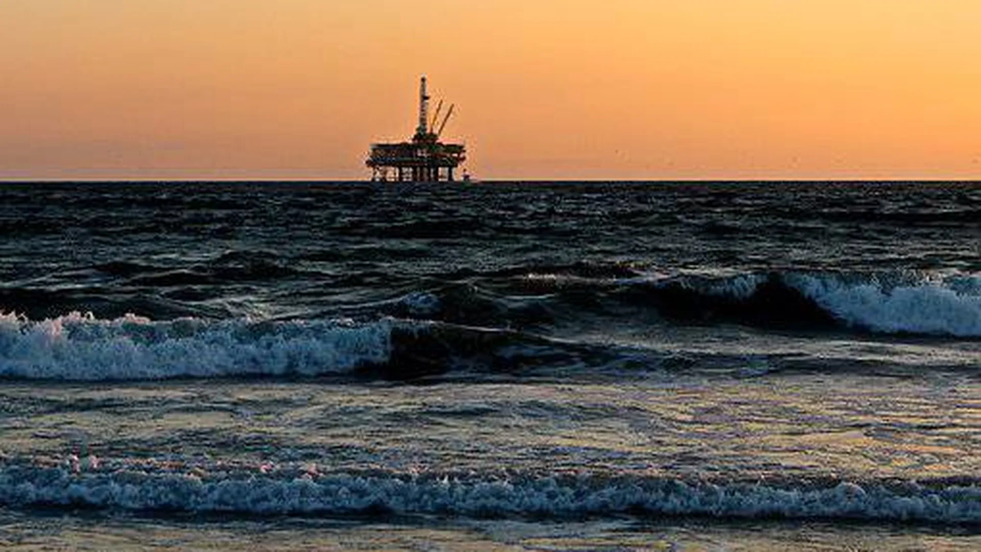 Генпрокуратура взяла под контроль ситуацию с разливом нефти в порту Новороссийска