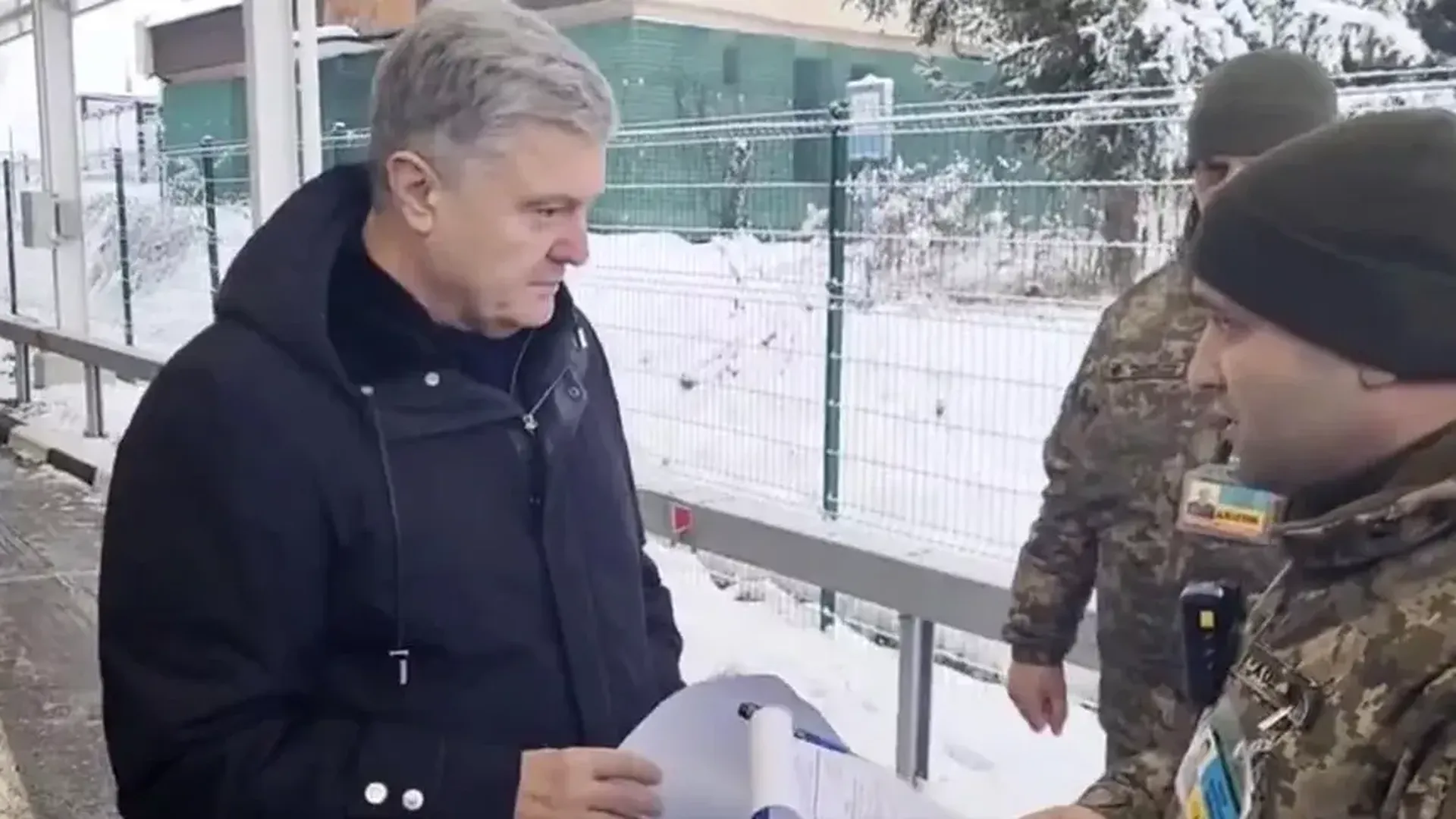 Пьяный Порошенко потребовал от Евросоюза отобрать пособия у украинских беженцев и отправить их ВСУ