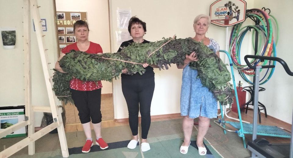 Пенсионеры из Солнечногорска передали маскировочные сети бойцам СВО