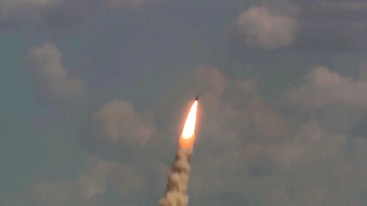 Российские военные произвели тестовый запуск межконтинентальной баллистической ракеты