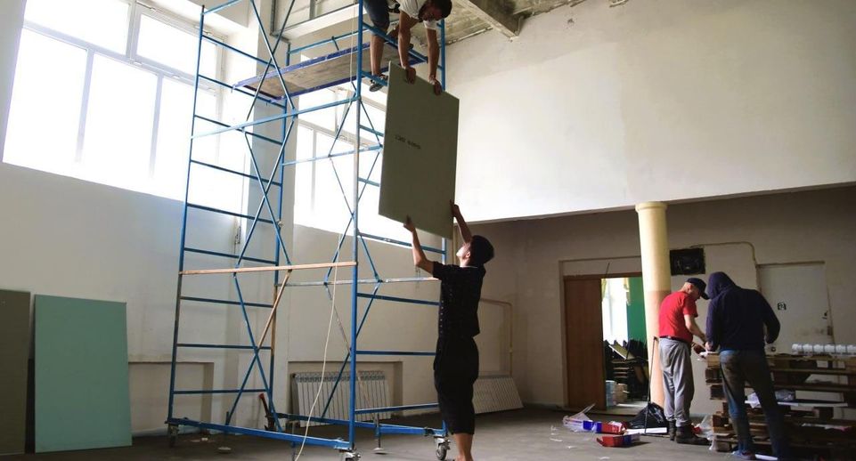 Актовый зал школы № 6 в Мытищах отремонтируют к началу учебного года