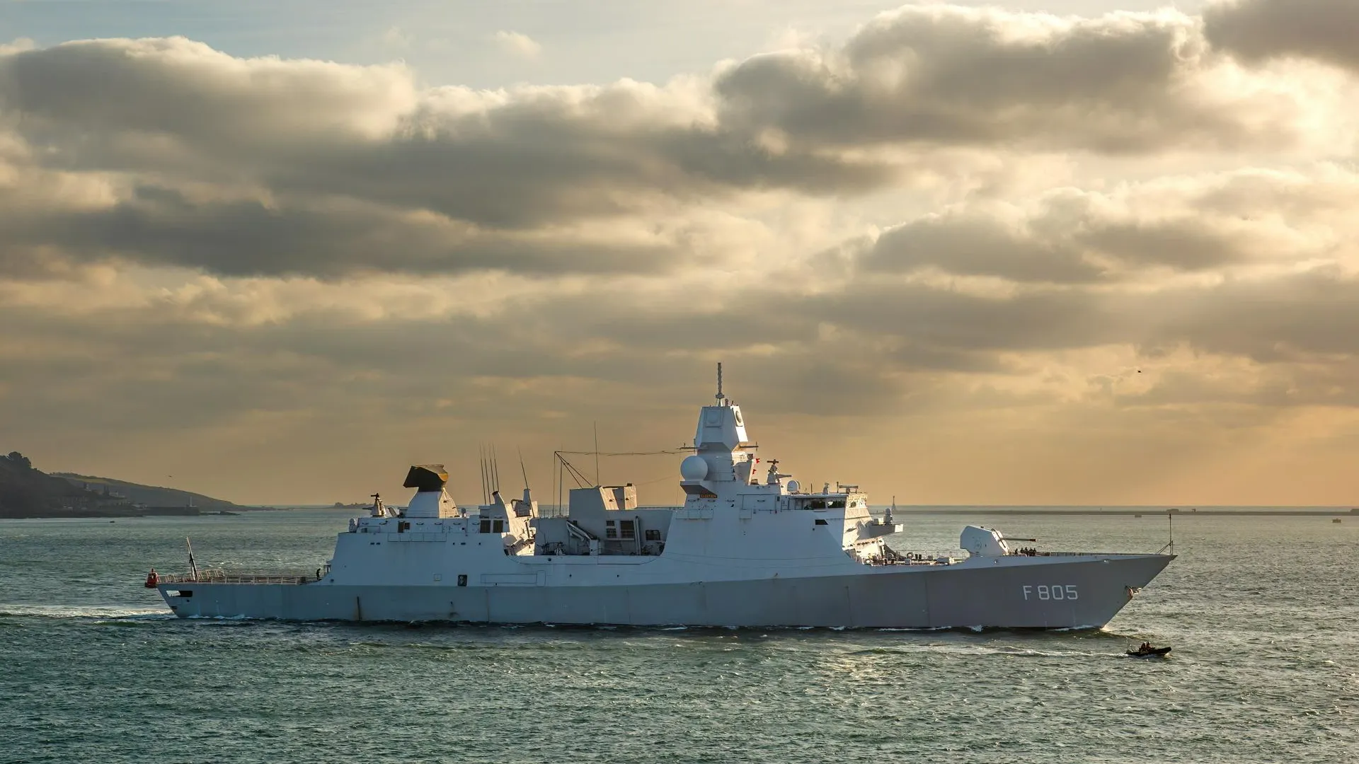 Главком ВМС Украины Неижпапа: Киев будет рад получить списанные британские корабли