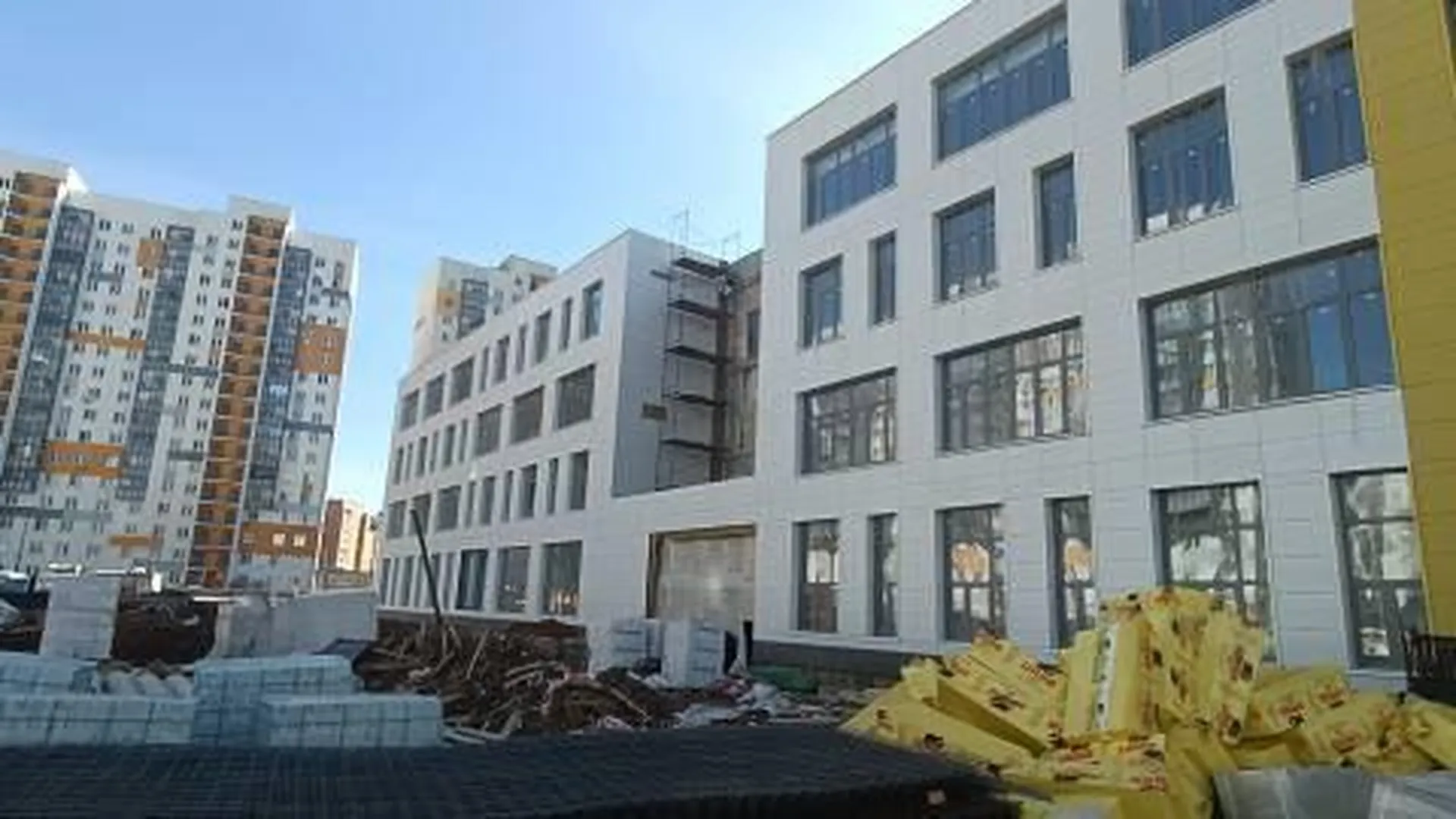 Строительство большой школы завершается в Мытищах