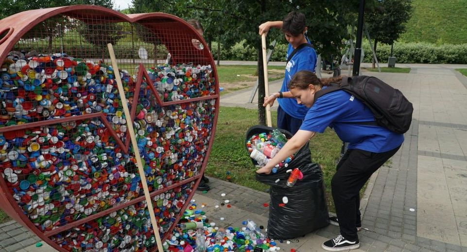 Более 100 килограммов пластика собрали с экоконтейнера «Сердце» в Дмитрове
