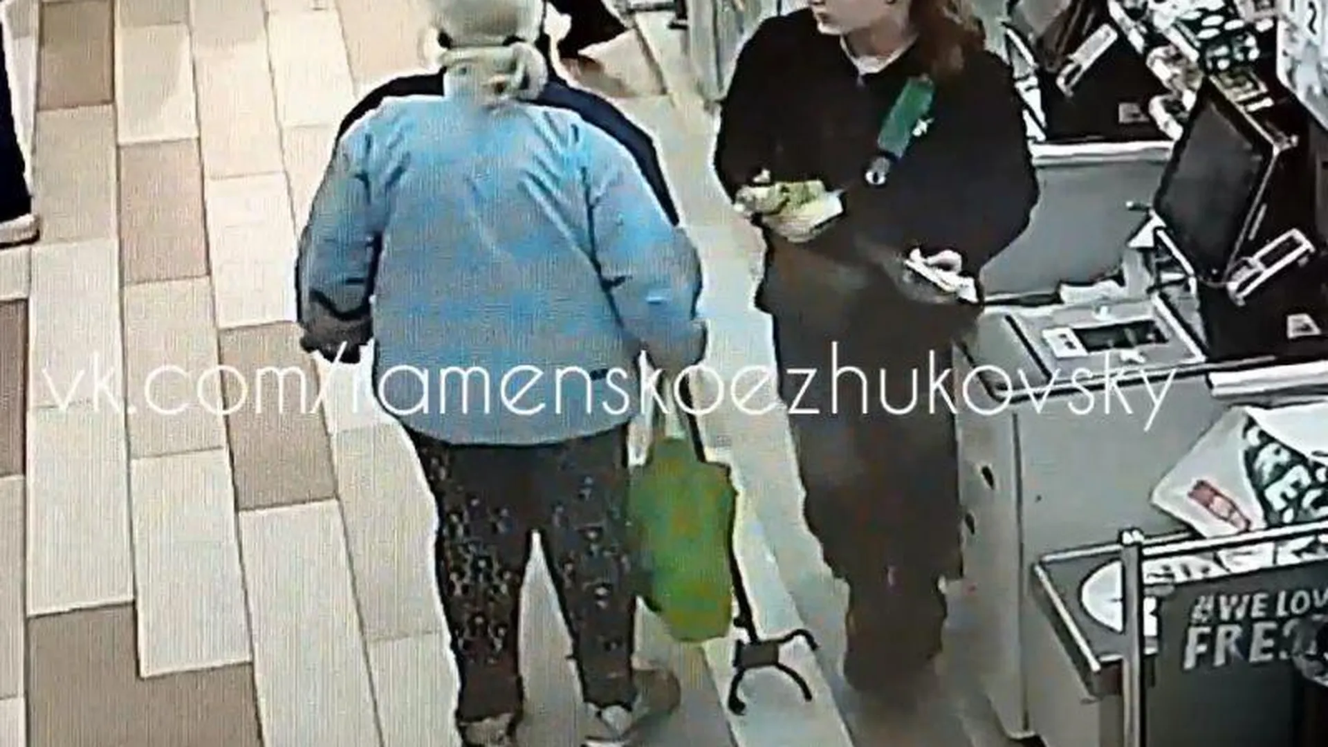 Пенсионерка терроризирует сотрудников супермаркета в Жуковском