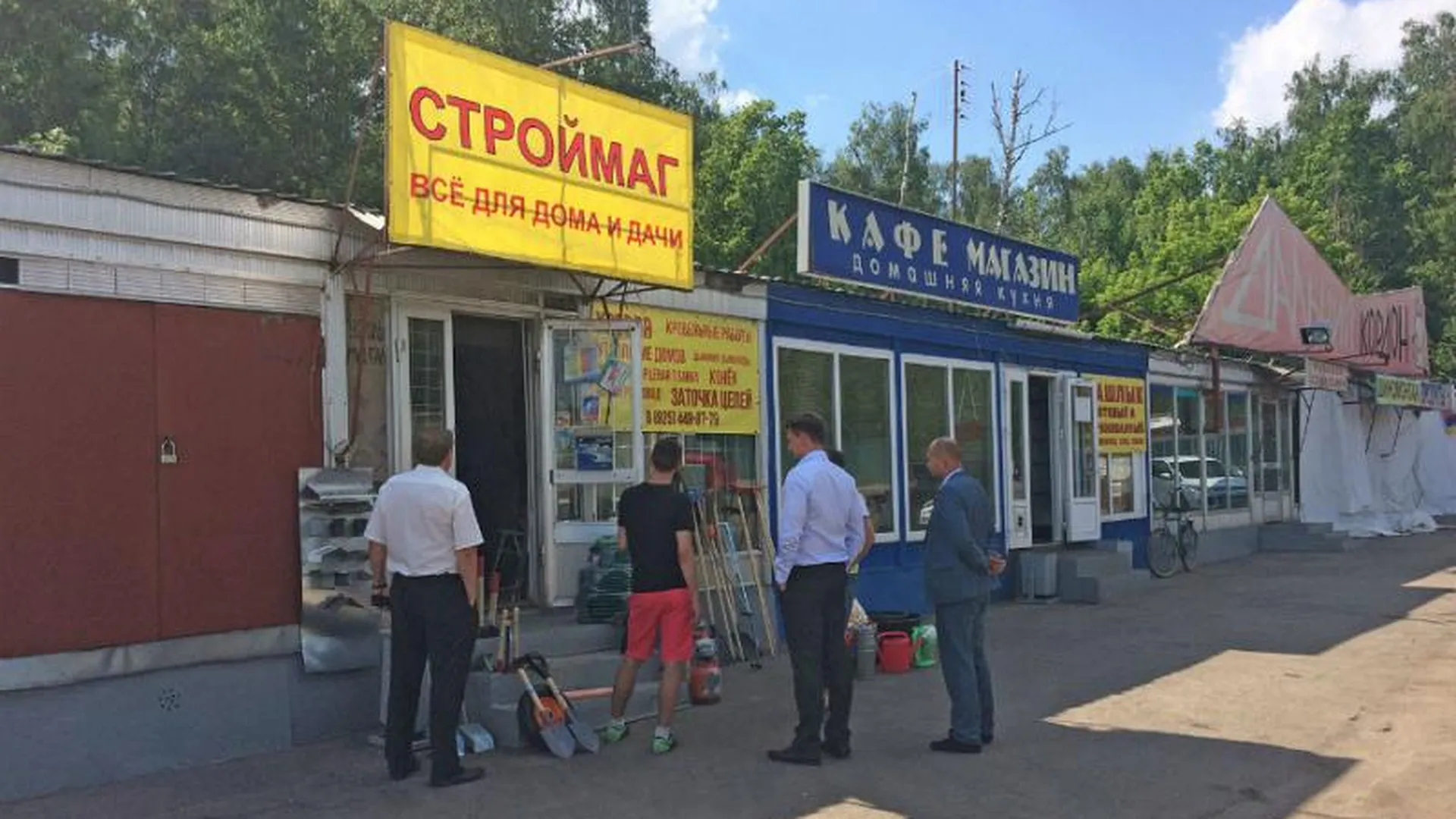 Пятьдесят незаконных рекламных конструкций демонтировали в Домодедове за месяц