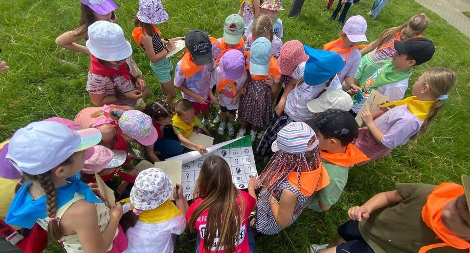 Активисты «Молодой гвардии» организовали игры для детей из летних лагерей