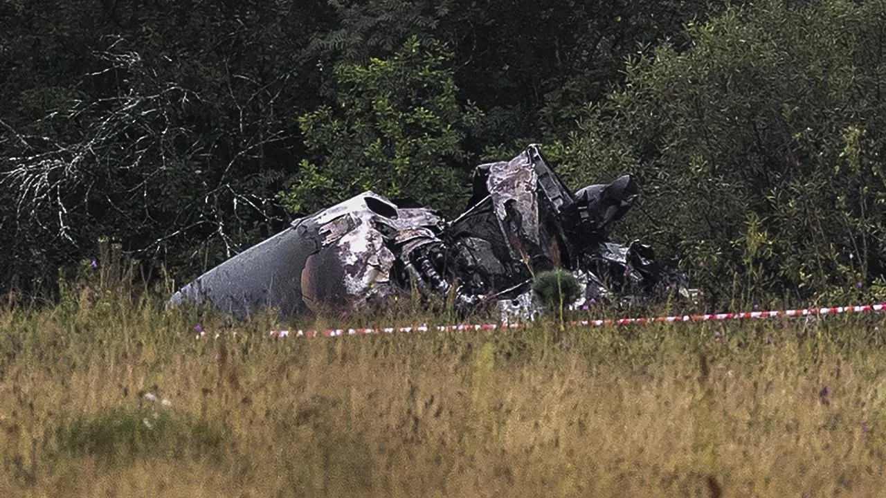«Бортовой самописец все покажет»: авиаэксперт раскрыл, как уничтожили самолет Пригожина