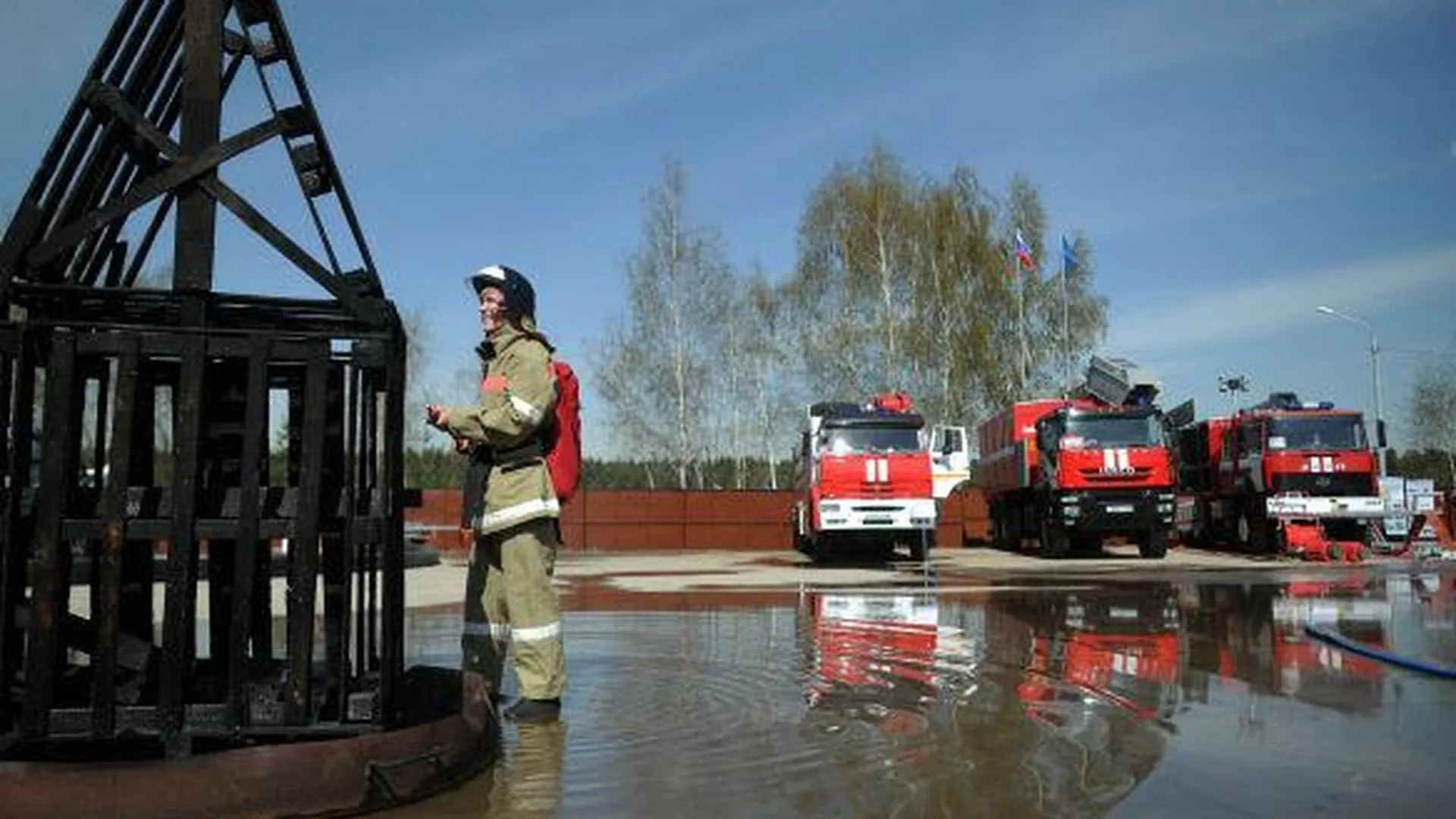 Спасатели Люберецкого района получили универсальный тренажер 