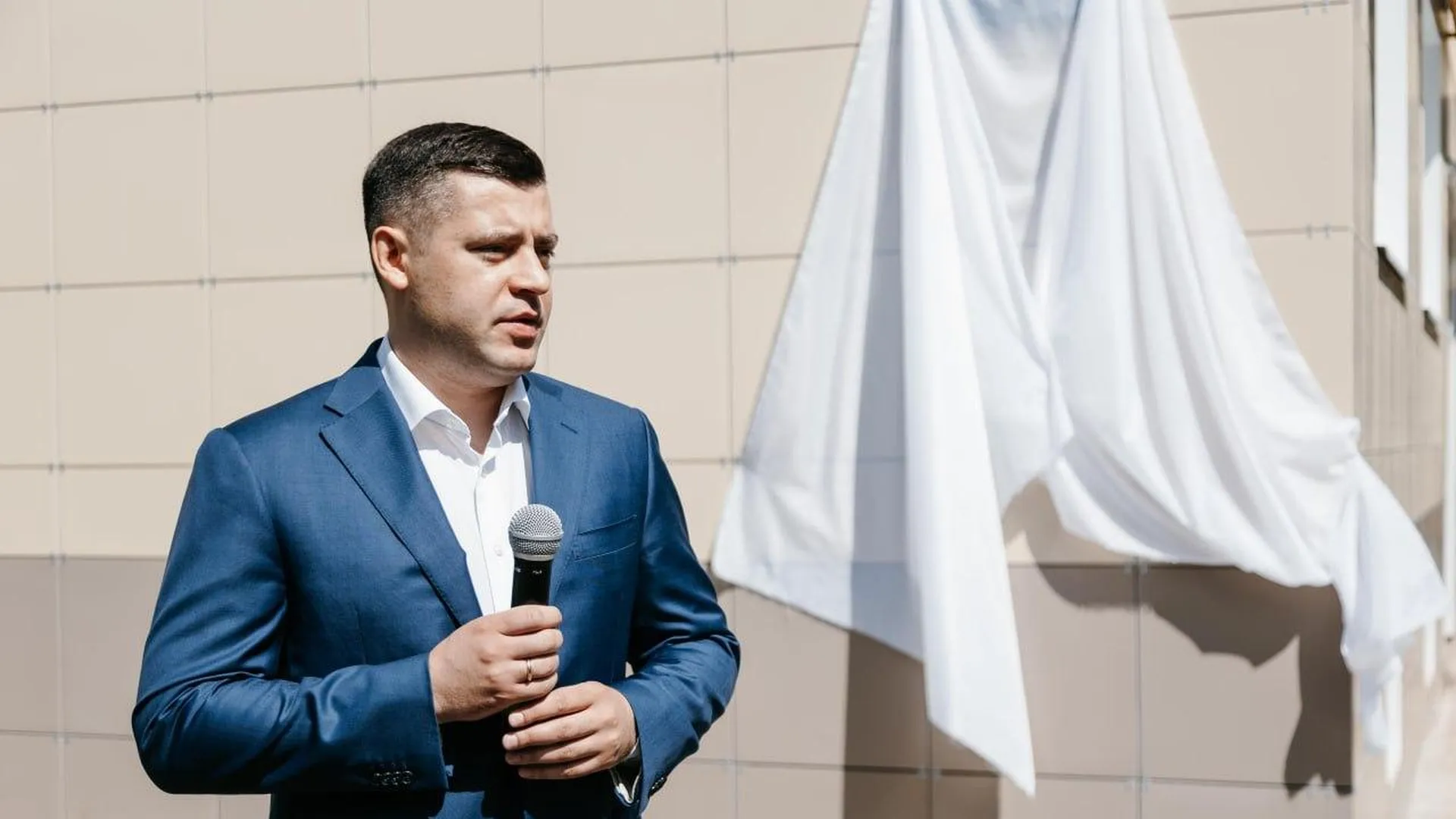 Глава городского округа Чехов открыл мемориальную доску в память о герое, погибшем в ходе СВО