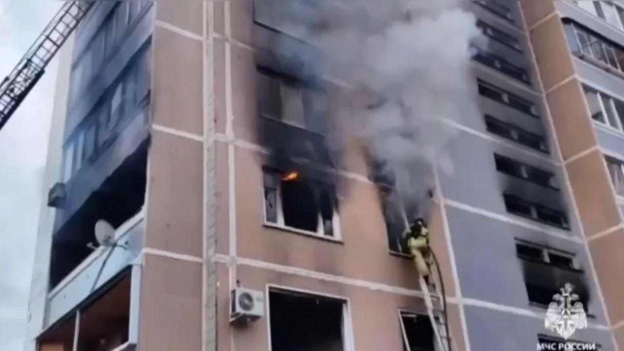 Появилось видео мощного пожара в Ульяновске, где погибли два человека