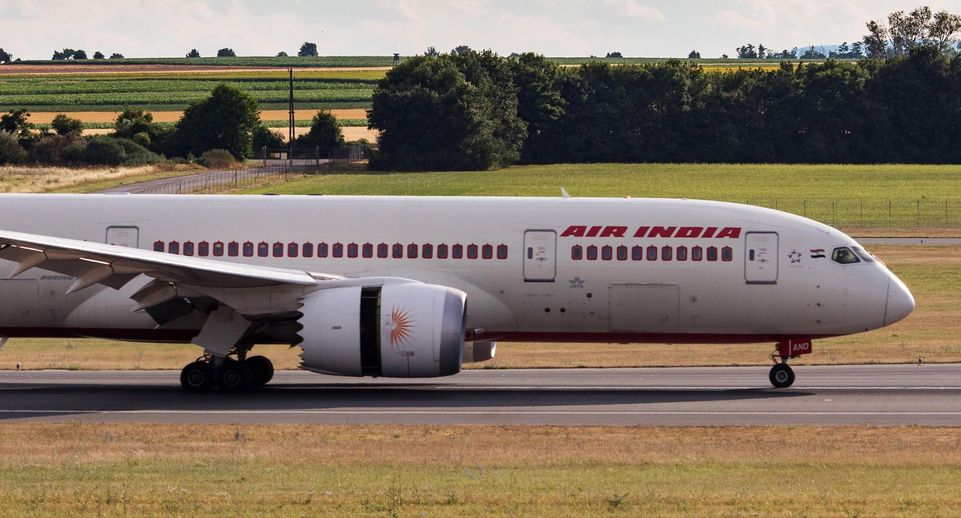 Посадку пассажиров на резервный борт Air India в Красноярске сняли на видео