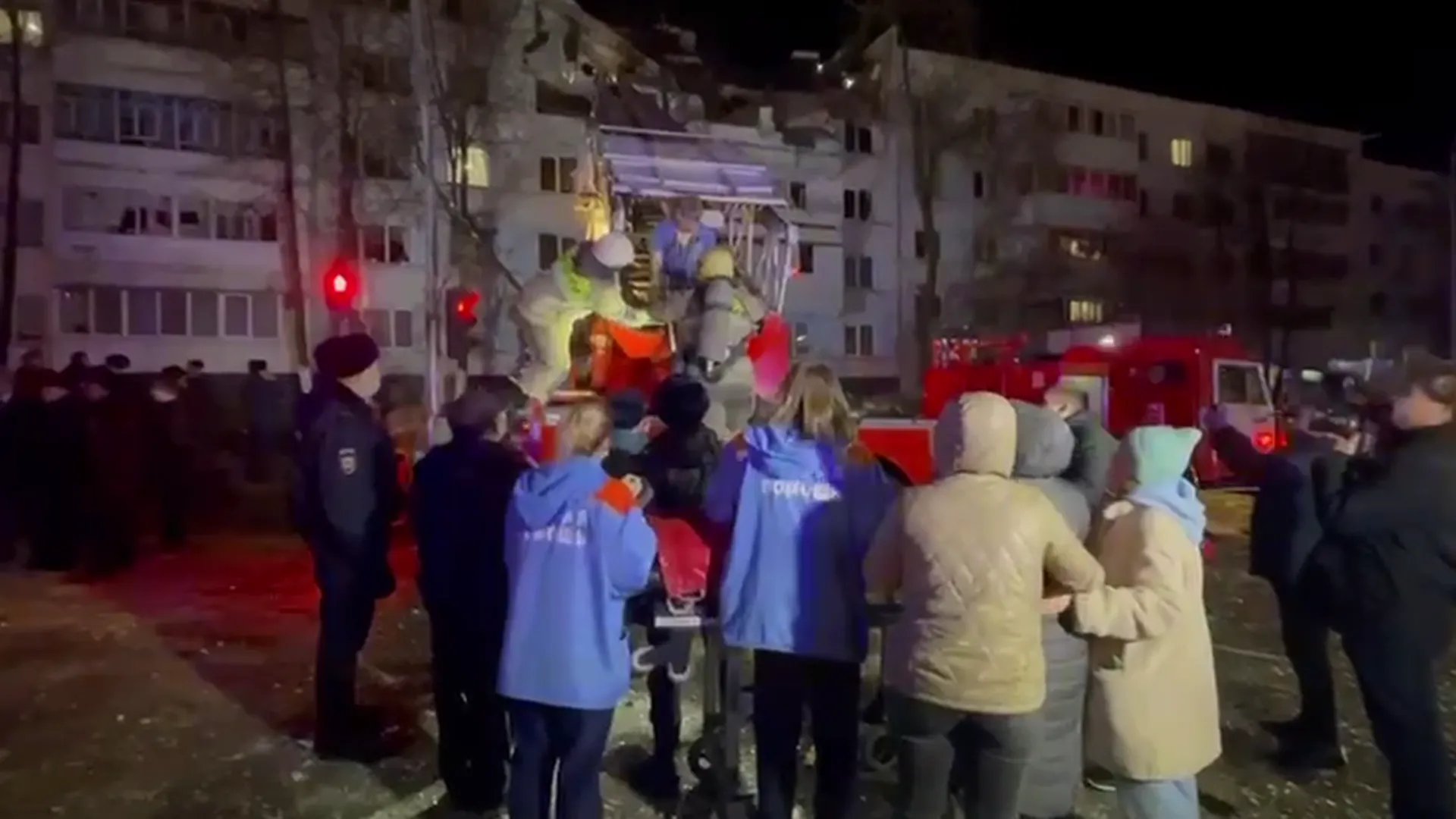 Взрыв газа в Набережных Челнах. Как людей спасали из-под завалов