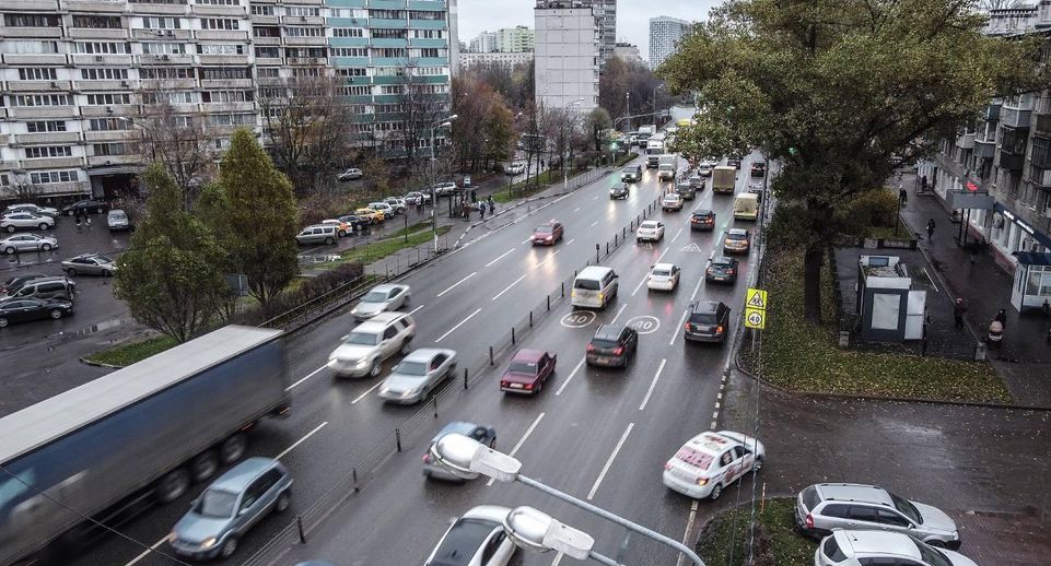 Минтранс Подмосковья призвал быть внимательными на дорогах во время дождя