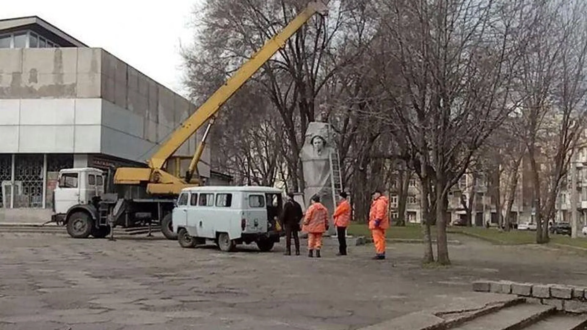 «К власти пришли неонацисты» – депутат о демонтаже памятника Александру Матросову в Днепропетровске