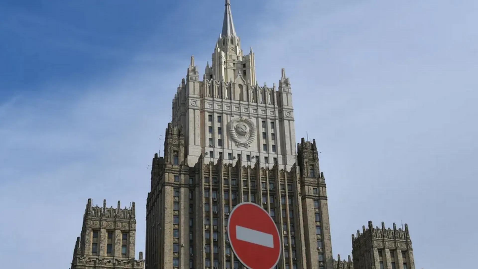 МИД объявил персоной нон грата атташе посольства Великобритании в Москве